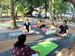 Tous les matins, au  Dhathri Ayuveda resort, on peut participer à une séance de yoga 