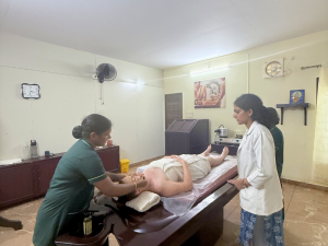 Traitement  ayurvédique (Massage) au Dhathri Ayuveda resort
