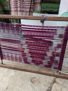 Démontration de tissage en Orissa